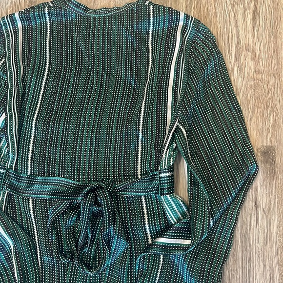 Tahari Women's Green Silk V-Neck Empire Waist Tie Back Dress Size 4 - Picture 5 of 10